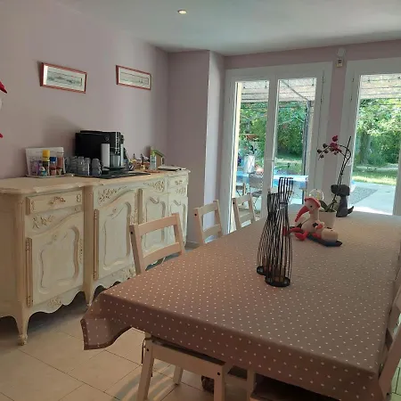 Mas Des Cigognes Bed & Breakfast Le Thor