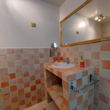 Mas Des Cigognes Bed & Breakfast Le Thor